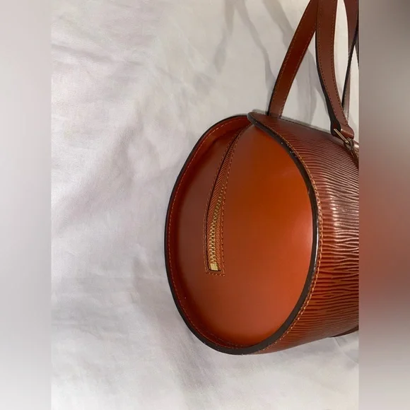 Louis Vuitton Cognac Leather Shoulder Bag with Barrel Design - Picture 2 of 16